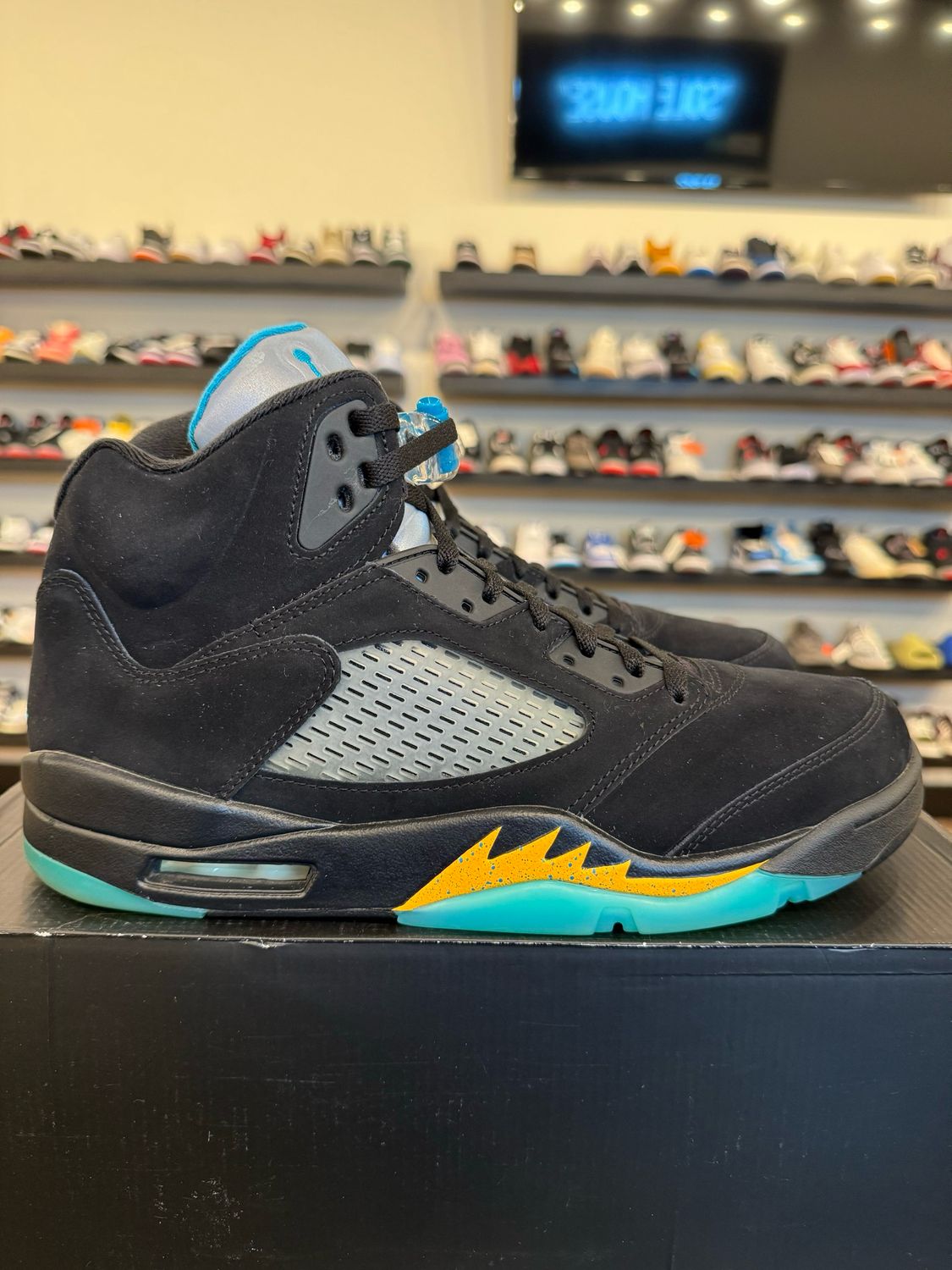 Jordan 5 Aqua Size 12 Pre-Owned