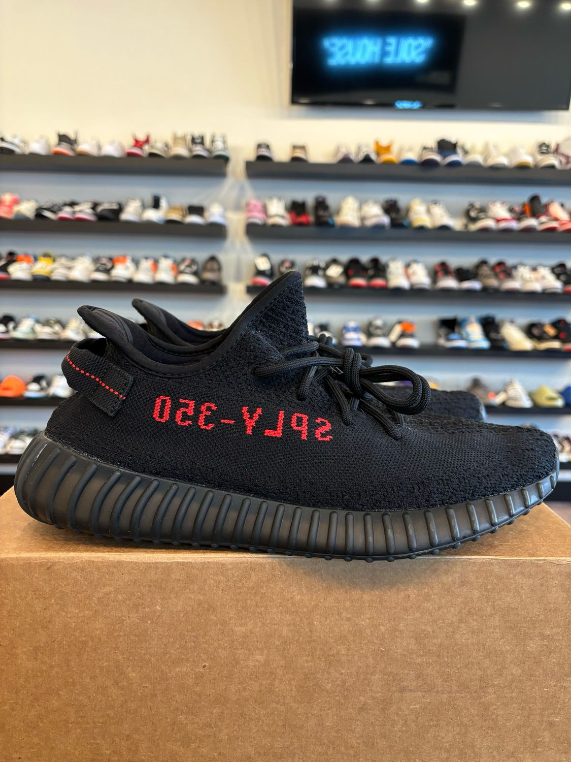Yeezy 350 V2 Bred Size 11 Pre-Owned (No Box)