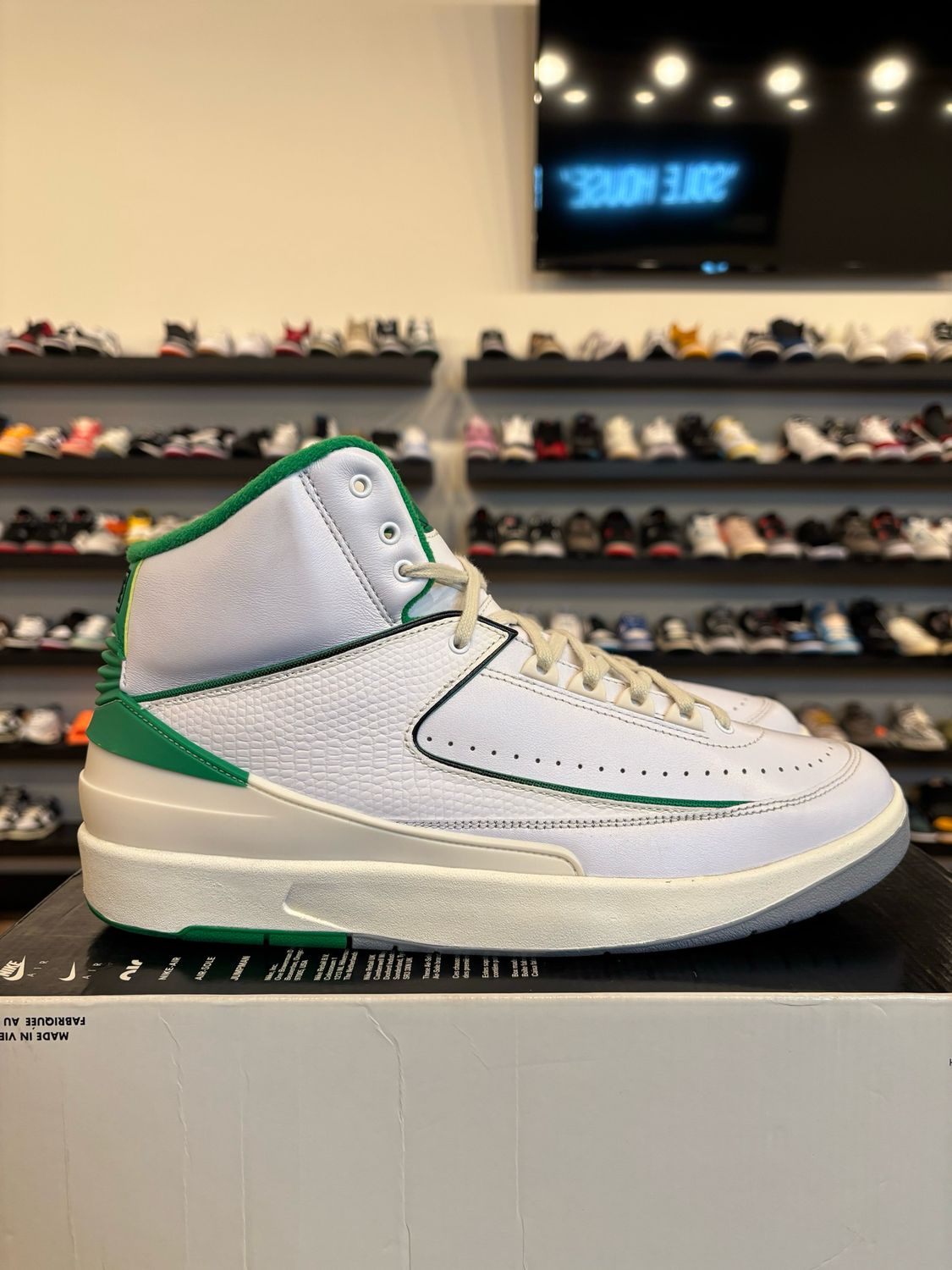 Jordan 2 Lucky Green Size 12 Pre-Owned