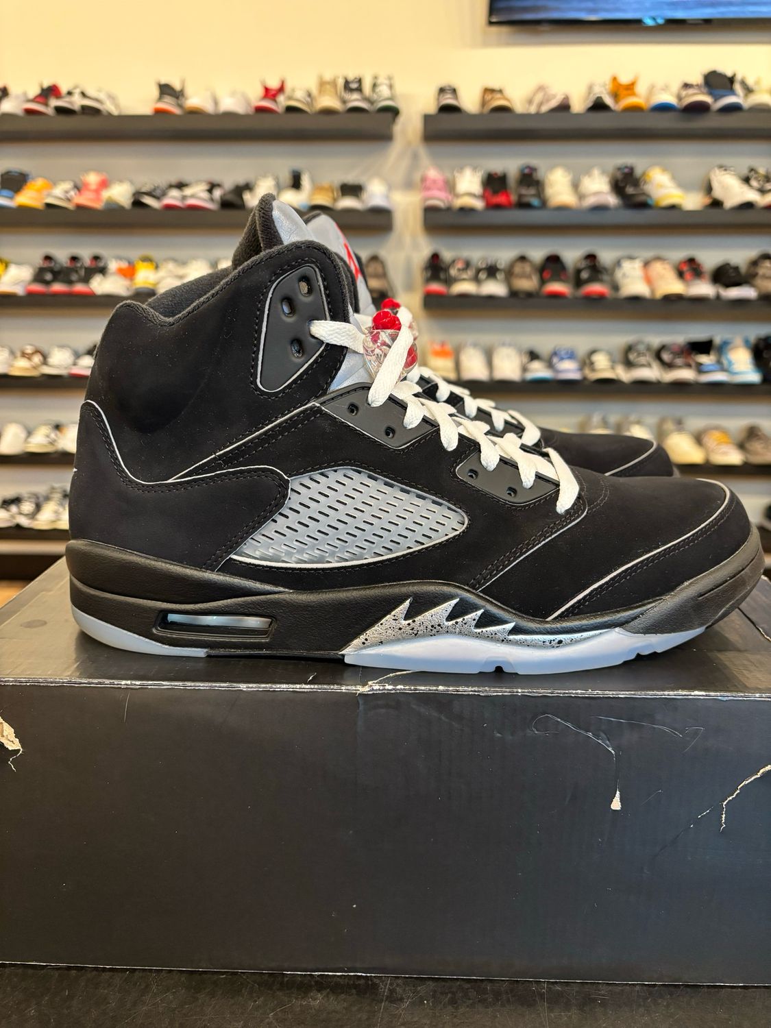 Jordan 5 Reimagined Black Metallic Size 11.5 Pre-Owned