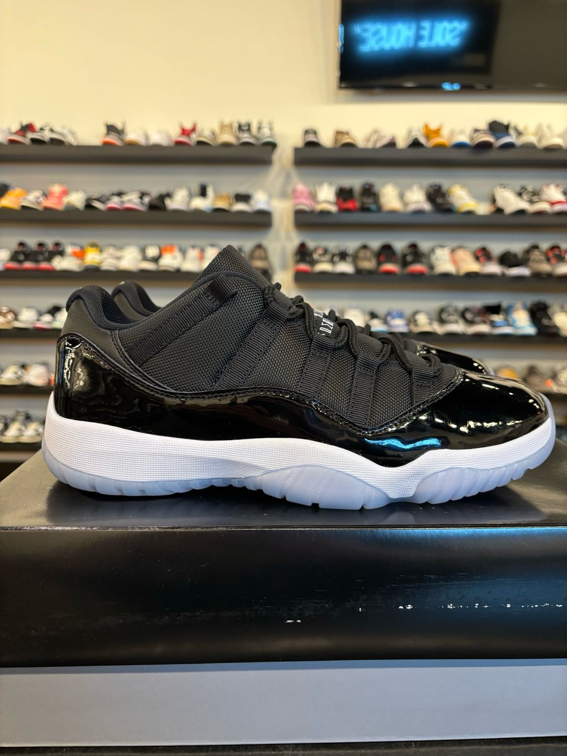 Jordan 11 Low Space Jam Size 10 Pre-Owned
