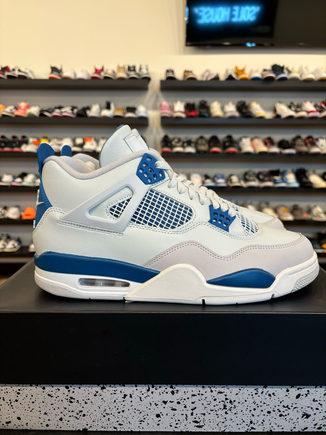 Jordan 4 Military Blue 2024 Size 10.5 Pre-Owned