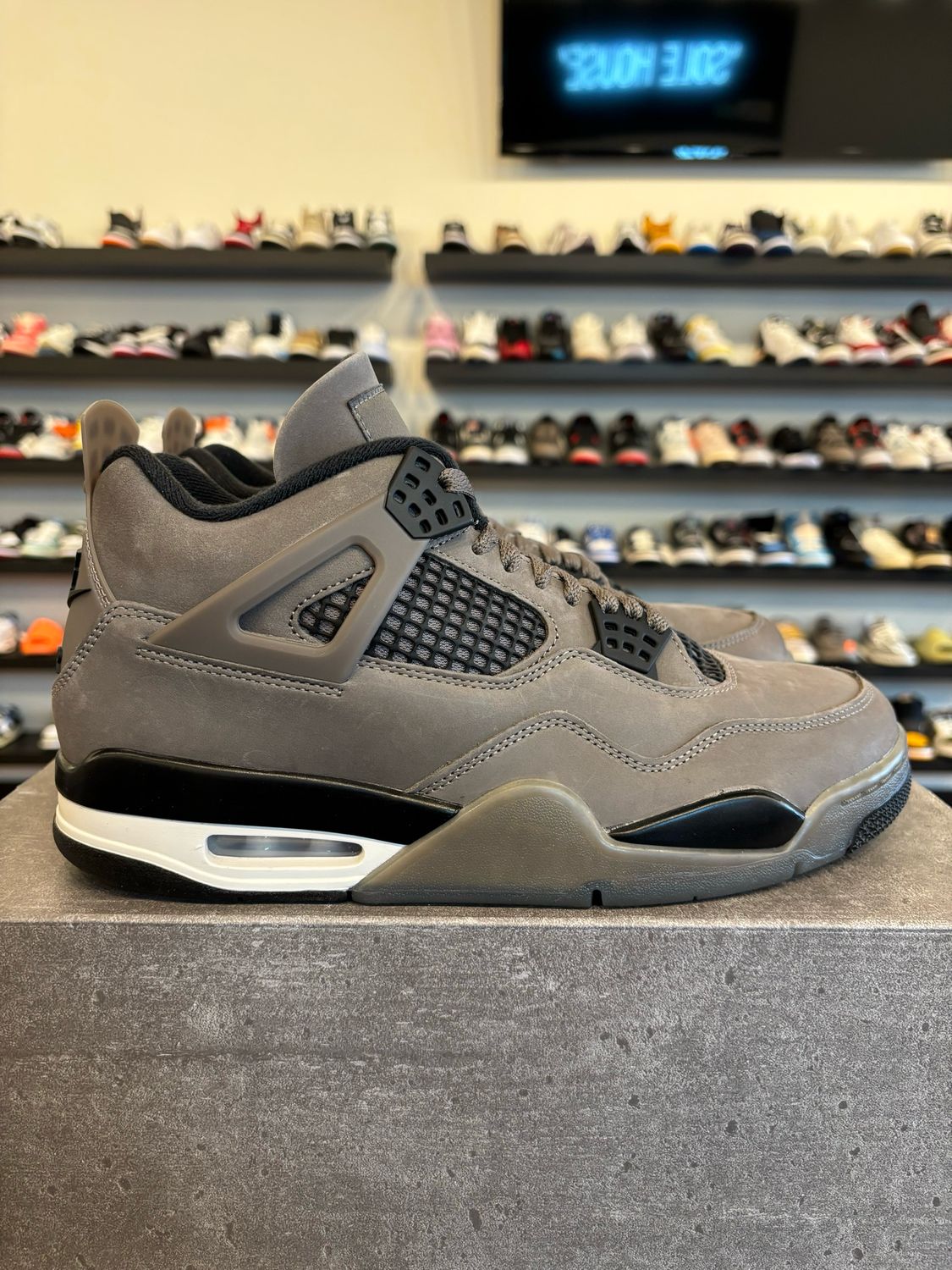 Jordan 4 Cave Stone Size 9.5 Pre-Owned
