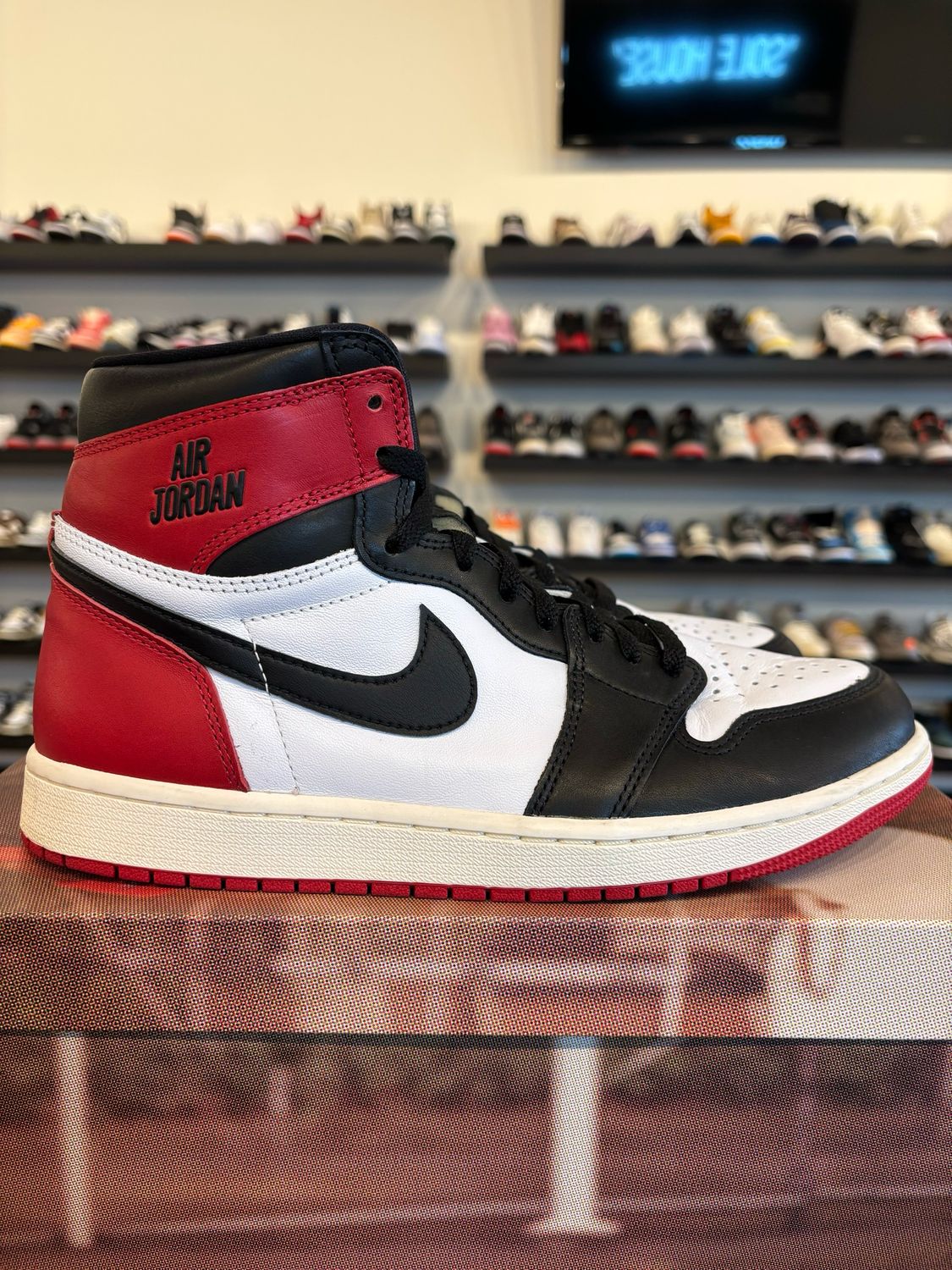 Jordan 1 Reimagined Black Toe Size 9.5 Pre-Owned
