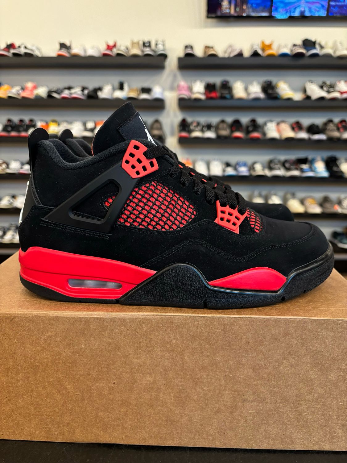 Jordan 4 Red Thunder Size 9 Pre-Owned (No Box)