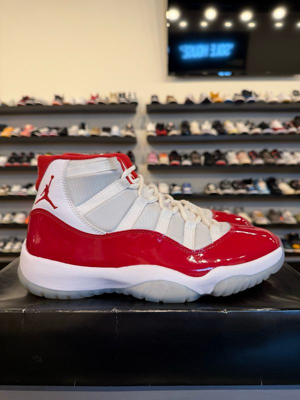 Jordan 11 Cherry Size 10 Pre-Owned