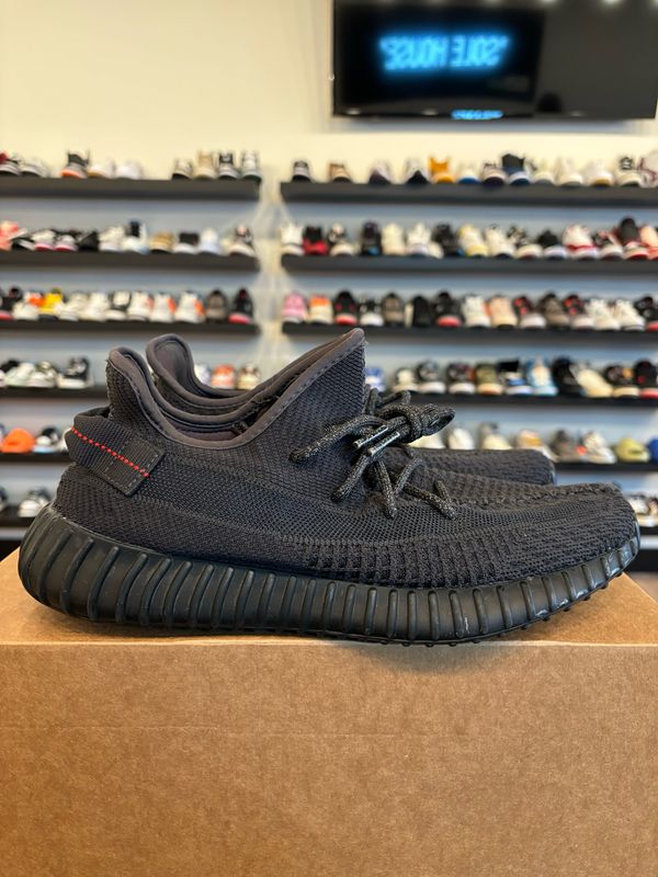 Yeezy 350 V2 Black Static Size 9.5 Pre-Owned (No Box)