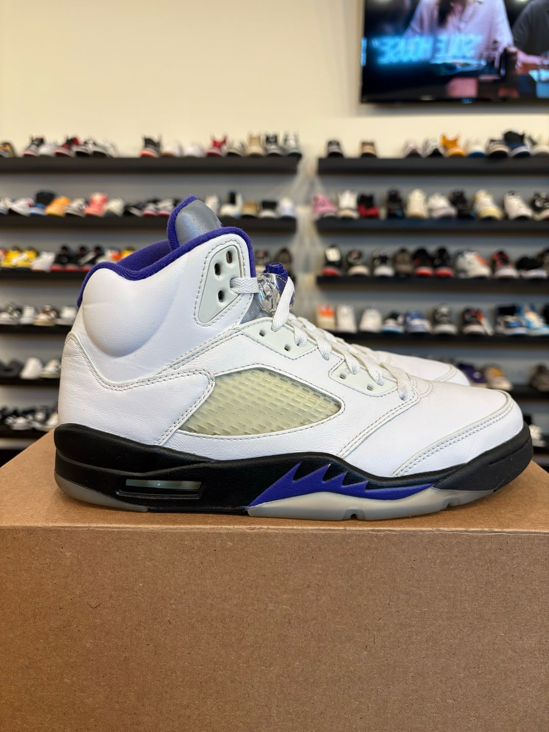 Jordan 5 Dark Concord Size 8.5 Pre-Owned (No Box)