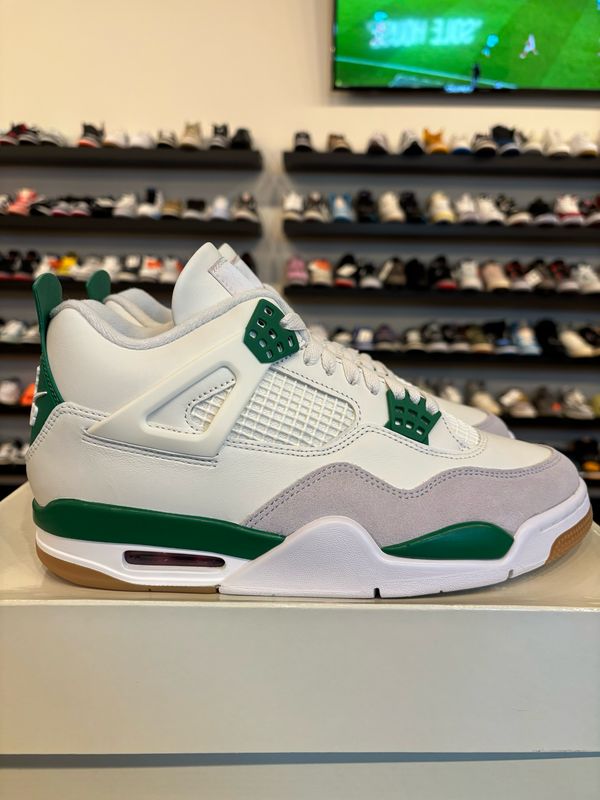 Jordan 4 SB Pine Green Size 8.5 Brand New
