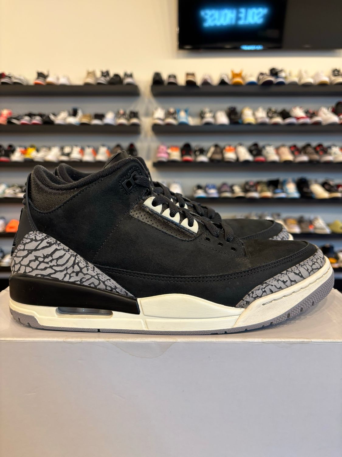 Jordan 3 Off Noir Size 9.5 (11W) Pre-Owned