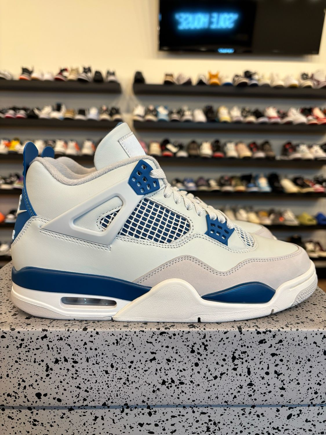 Jordan 4 Military Blue 2024 Size 9 Pre-Owned