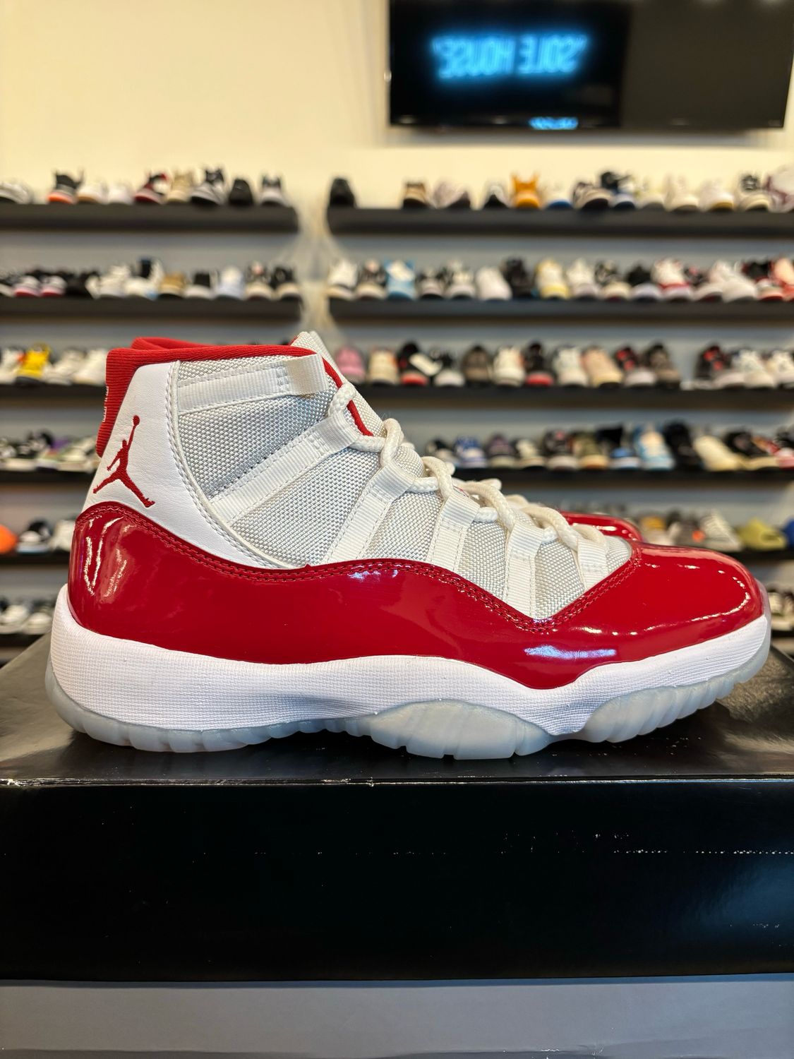 Jordan 11 Cherry Size 7.5 Pre-Owned