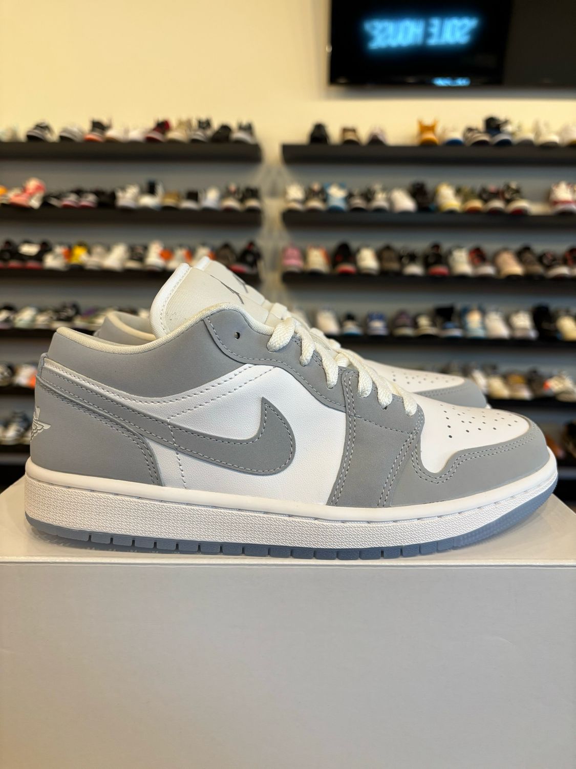Jordan 1 Low Wolf Grey Size 6.5Y (8W) Brand New