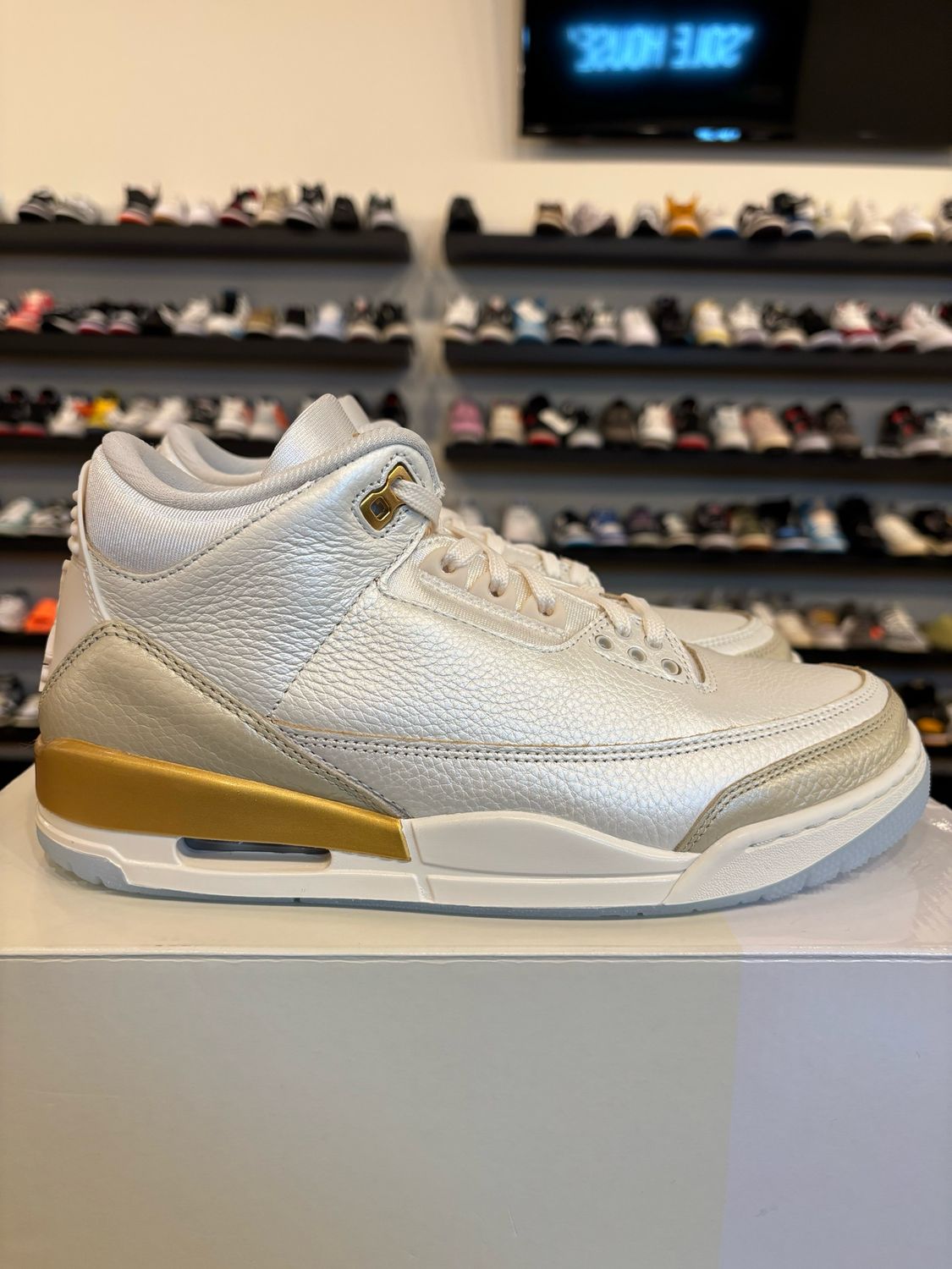 Jordan 3 Gold Champagne Size 8.5 (10W) Pre-Owned