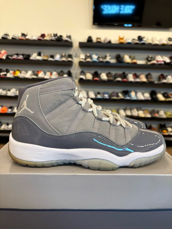 Jordan 11 Cool Grey Size 7Y (8.5W) Pre-Owned