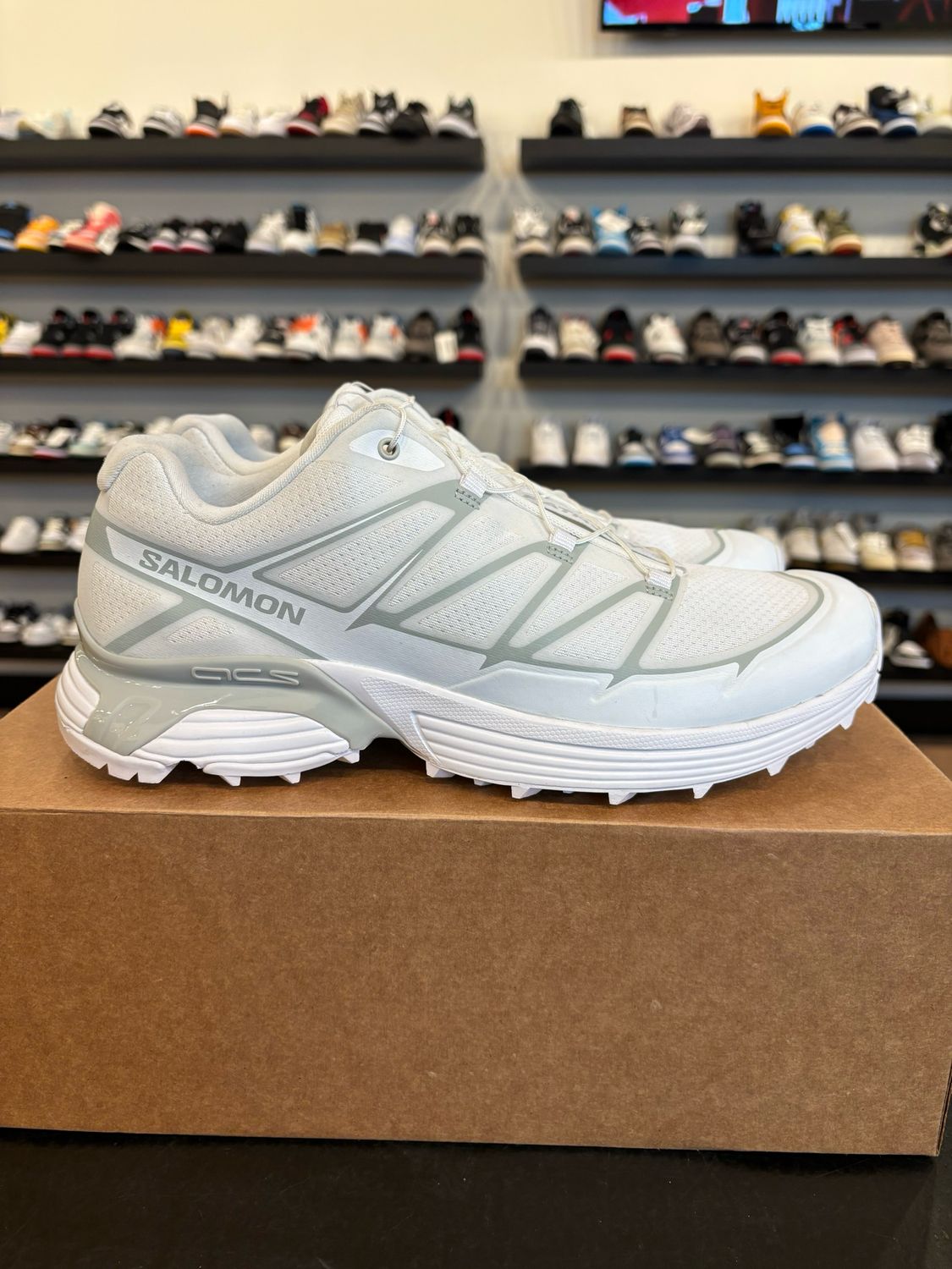 Salomon White XT-Pathway 2 Sneaker White Size 9.5 Pre-Owned (No Box)