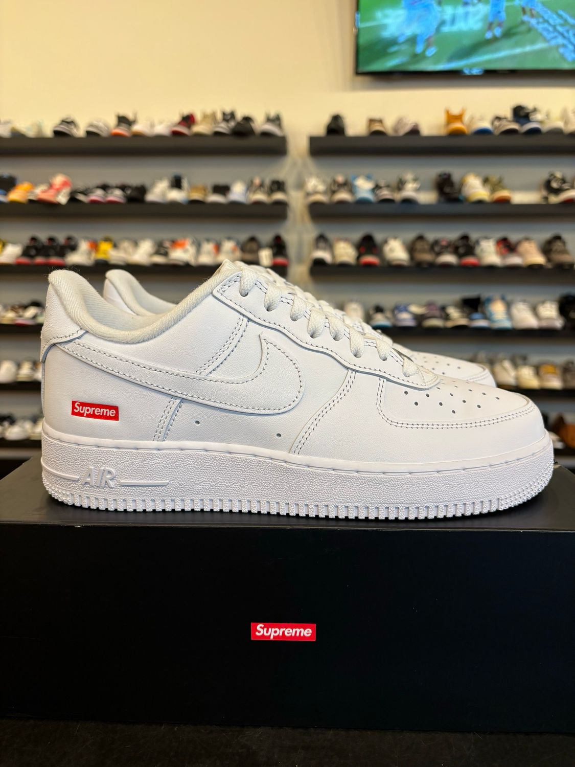 Nike Air Force 1 Low Supreme White Size 8 Brand New