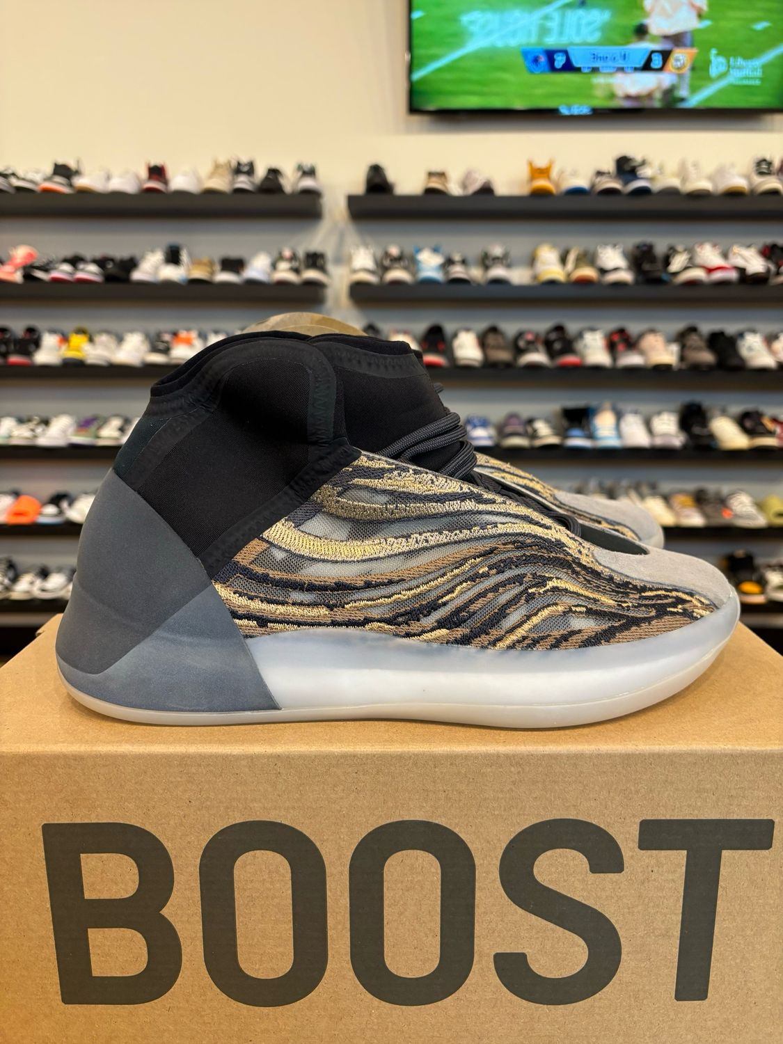 Yeezy QNTM Amber Tint Size 10 Brand New