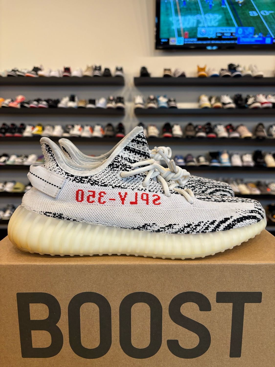 Yeezy 350 V2 Zebra Size 10.5 Pre-Owned