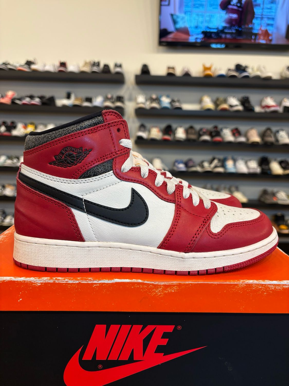 Jordan 1 Lost and Found Size 6.5Y (8W) Pre-Owned