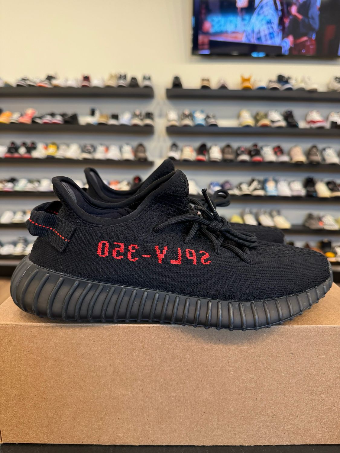 Yeezy 350 V2 Bred Size 10 Pre-Owned (No Box)