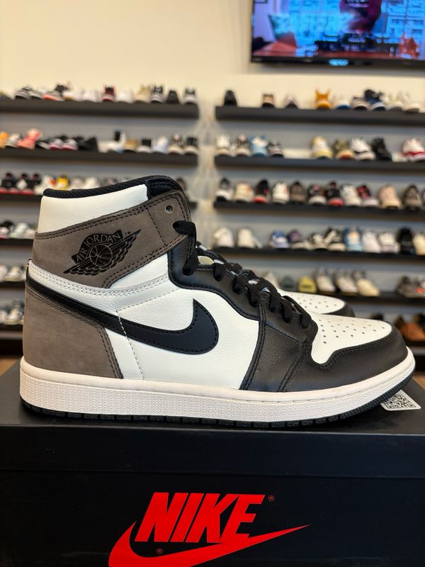 Jordan 1 Mocha Size 9 Pre-Owned