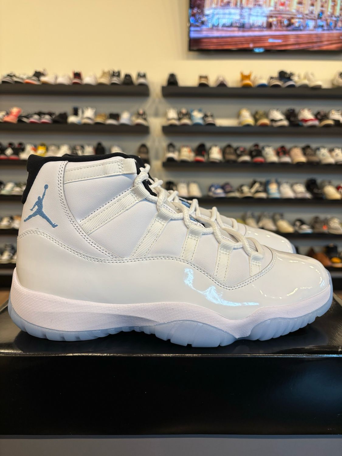 Jordan 11 Legend Blue 2024 Size 10 Brand New