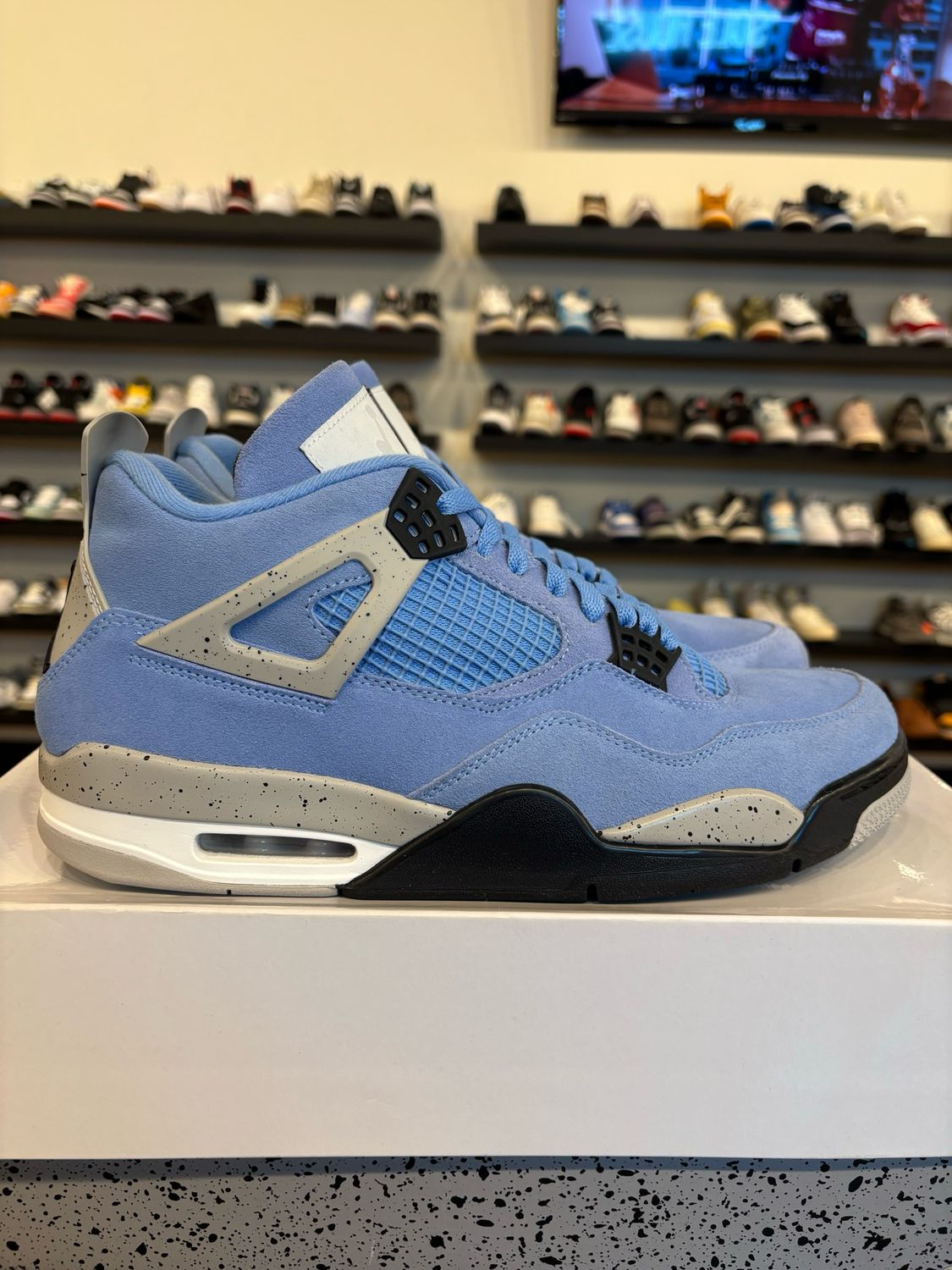 Jordan 4 University Blue Size 11.5 Pre-Owned
