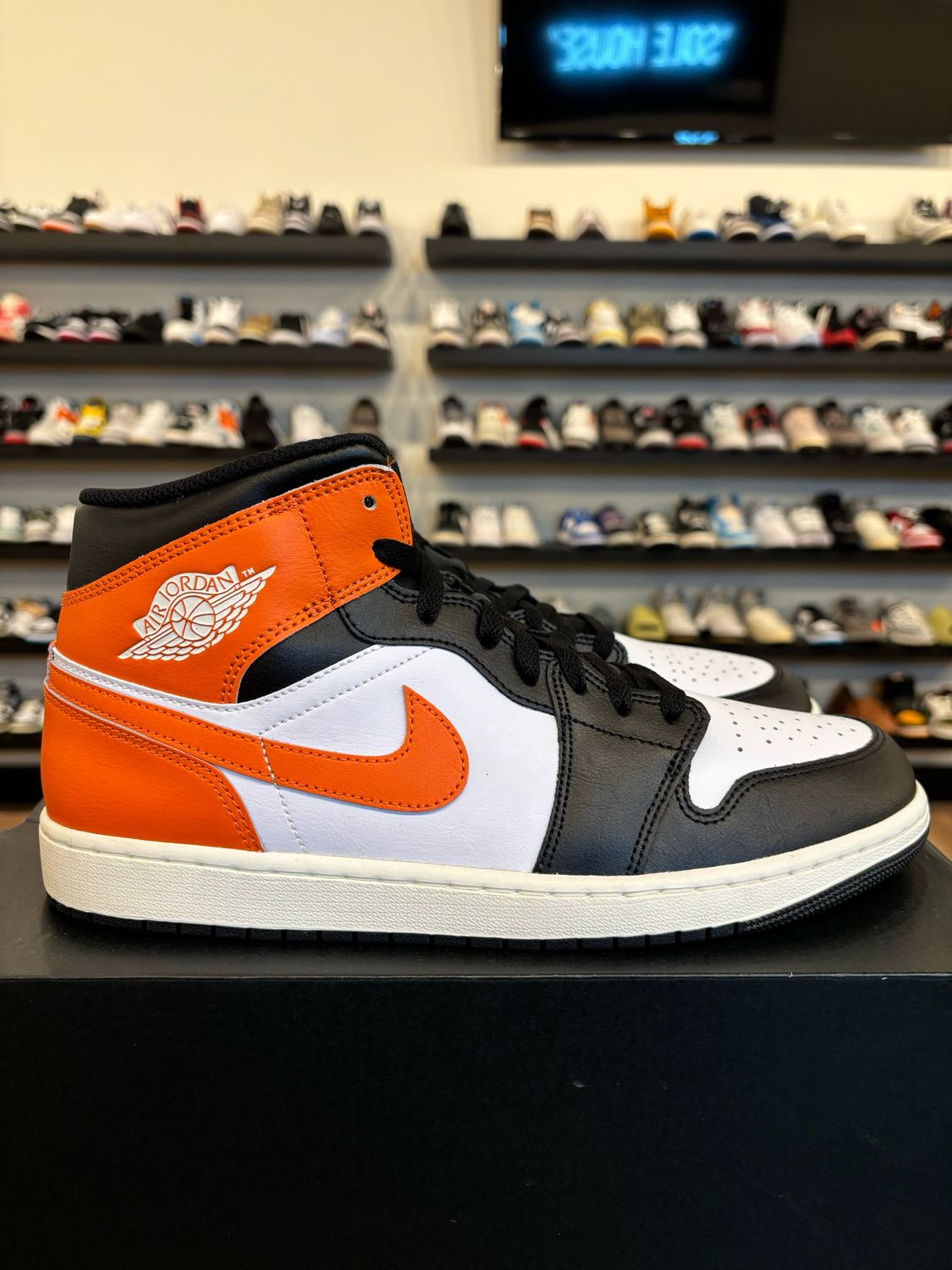 Jordan 1 Mid Starfish Size 10.5 Brand New