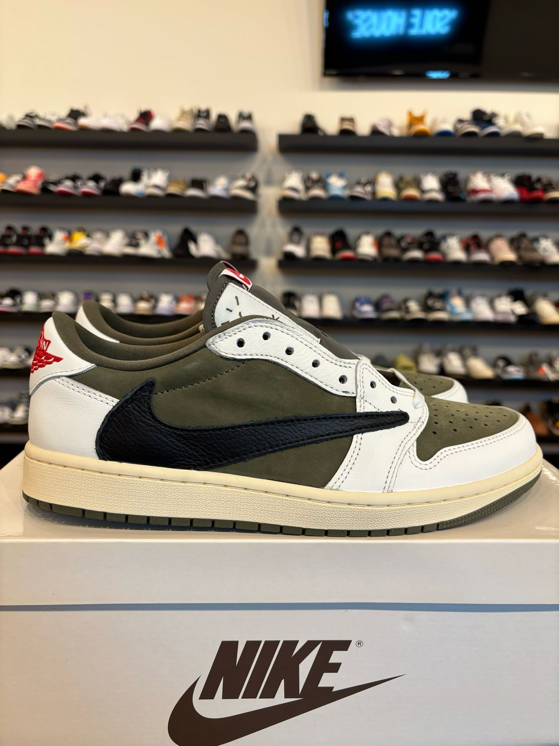 Jordan 1 Low Travis Scott Medium Olive Size 9.5 Brand New