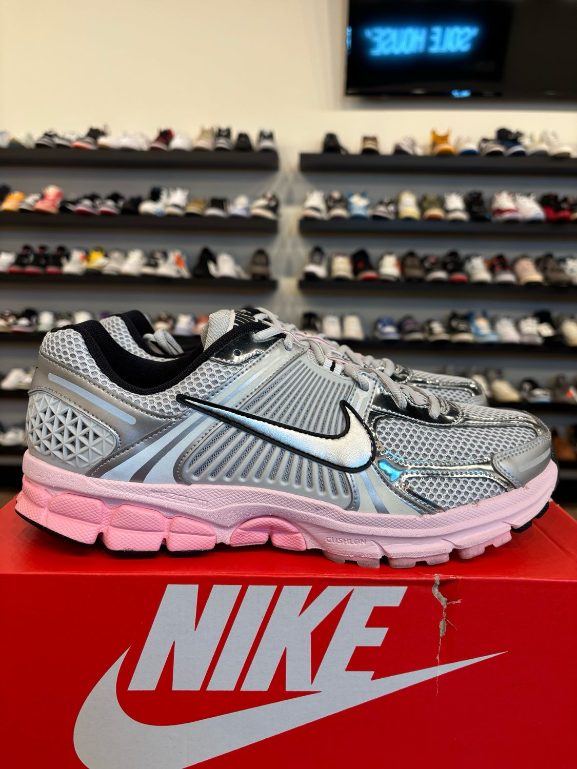 Nike Zoom Vomero 5 Photon Dust Pink Size 10.5 (12W) Pre-Owned