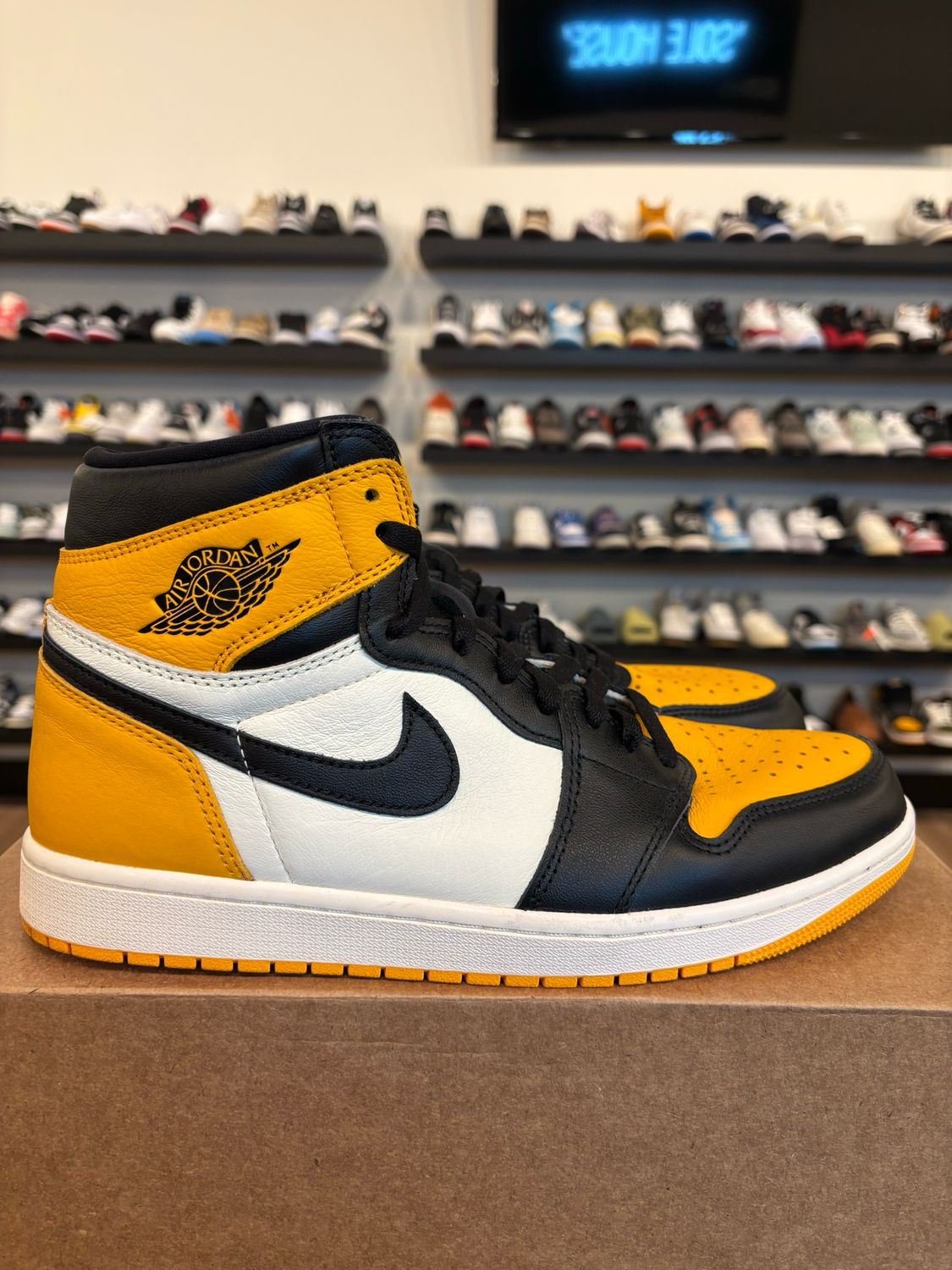 Jordan 1 Taxi Size 10.5 Pre-Owned (No Box)