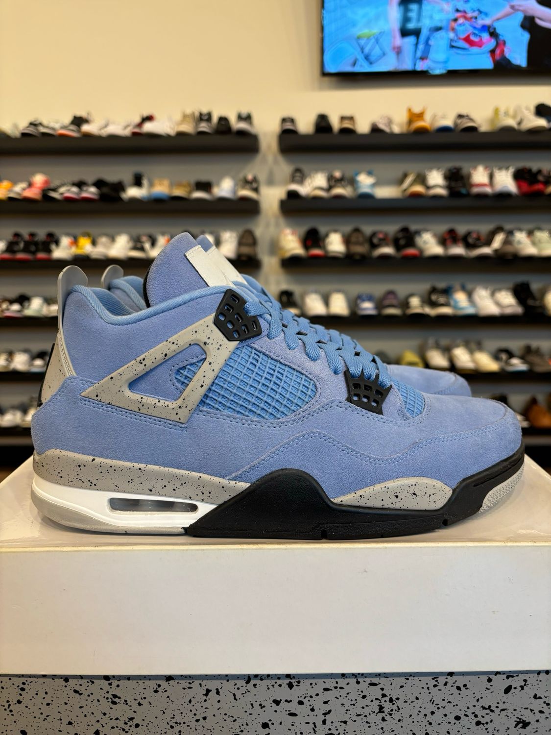 Jordan 4 University Blue Size 10.5 Pre-Owned