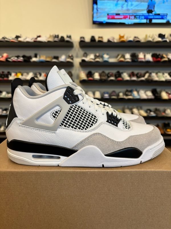 Jordan 4 Military Black Size 9 Pre-Owned (No Box)