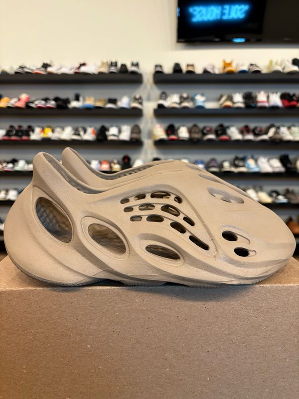 Yeezy Foam Rnnr Mist Size 8 Pre-Owned
