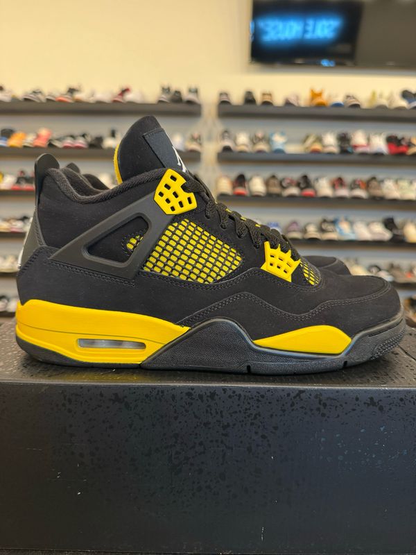 Jordan 4 Yellow Thunder Size 9.5 Pre-Owned