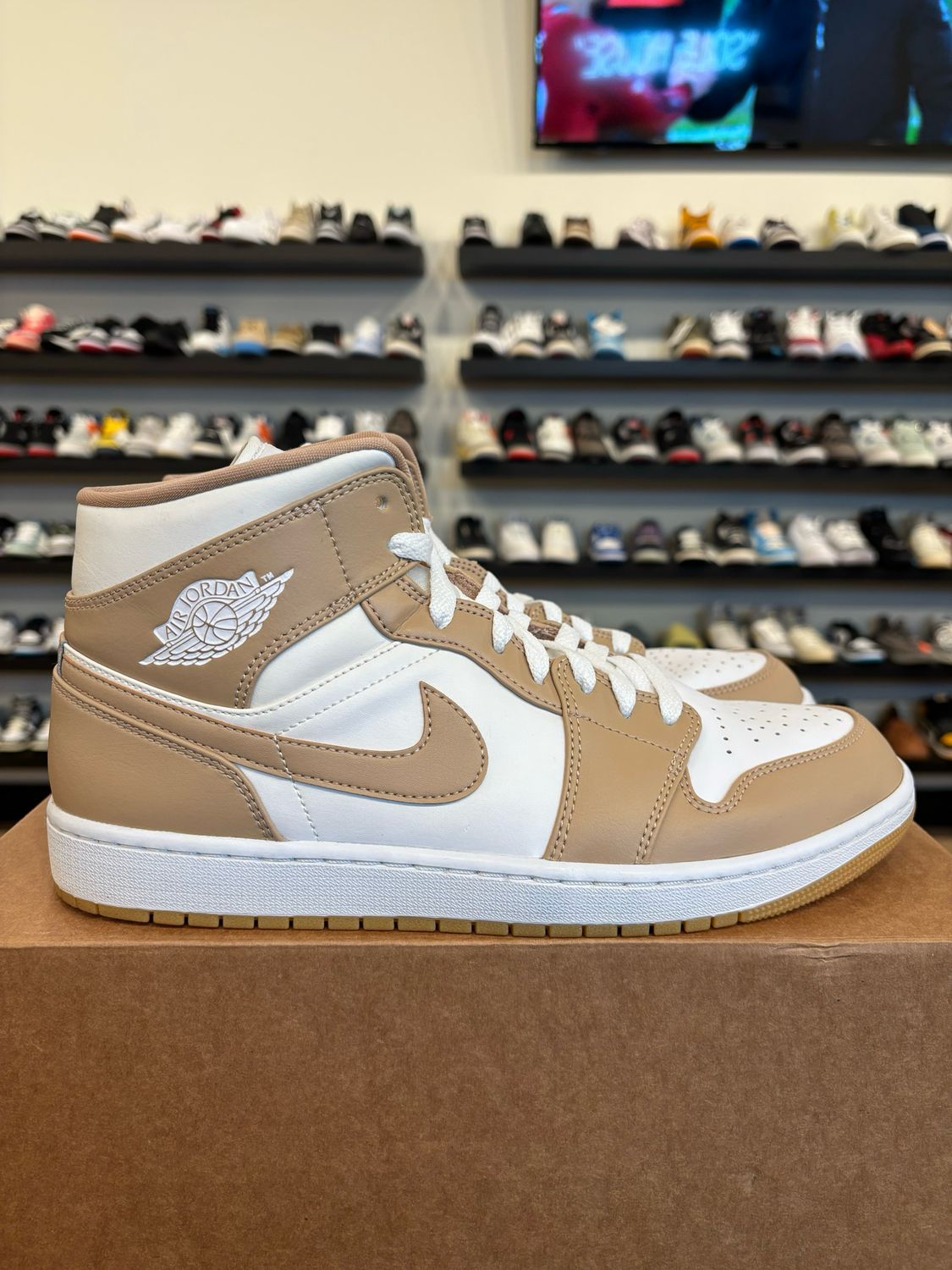 Jordan 1 Mid Tan Gum Size 11 Pre-Owned