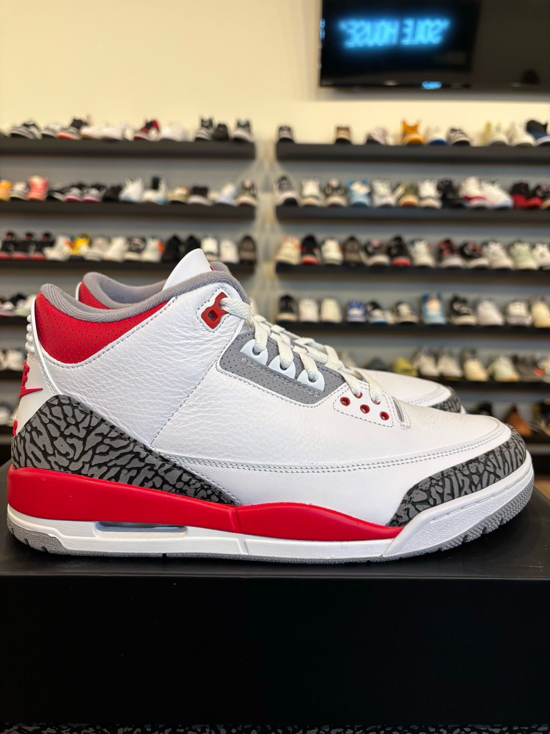 Jordan 3 Fire Red 2022 Size 11 Pre-Owned