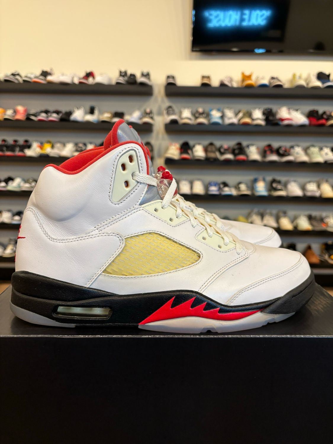 Jordan 5 Fire Red 2020 Size 11.5 Pre-Owned