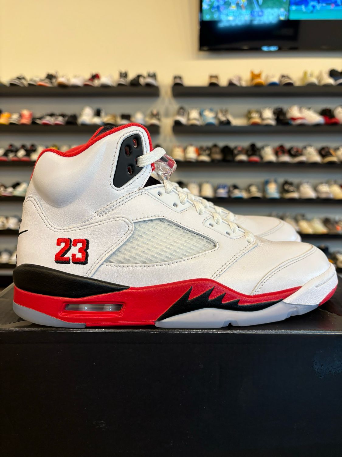 Jordan 5 Fire Red 2025 Size 8 Pre-Owned