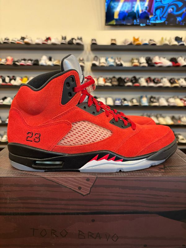Jordan 5 Raging Bull Size 11.5 Pre-Owned