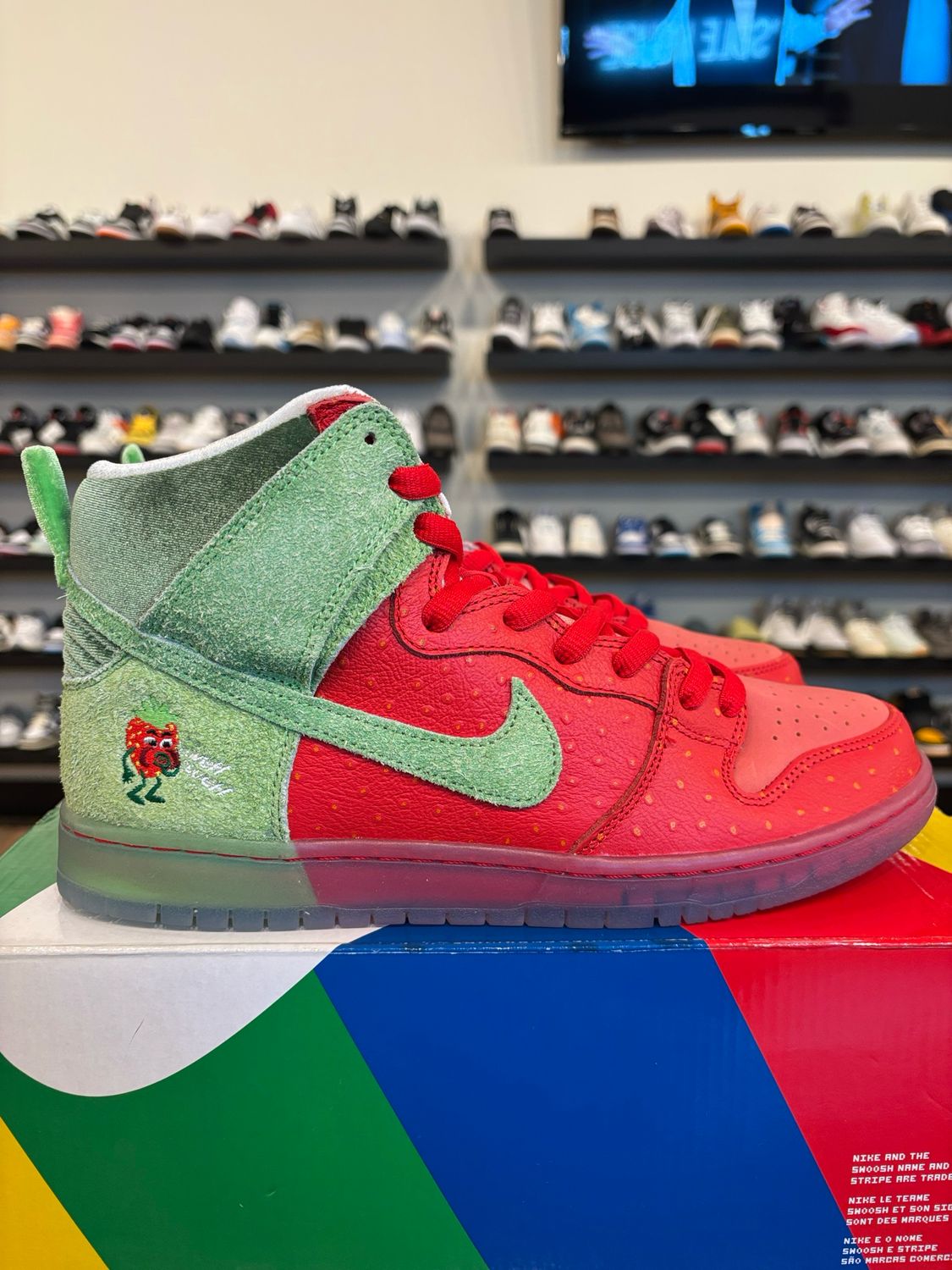 Nike SB Dunk High Strawberry Cough Size 10.5 Brand New