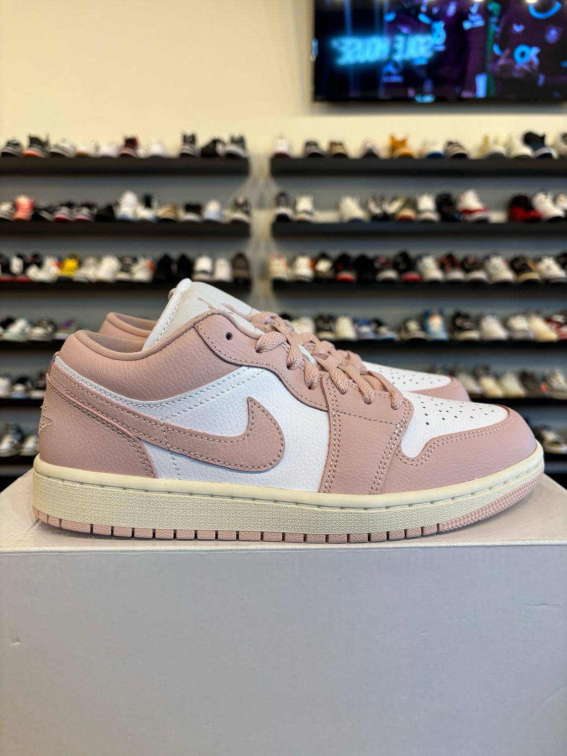 Jordan 1 Low Pink Oxford Size 7Y (8.5W) Brand New