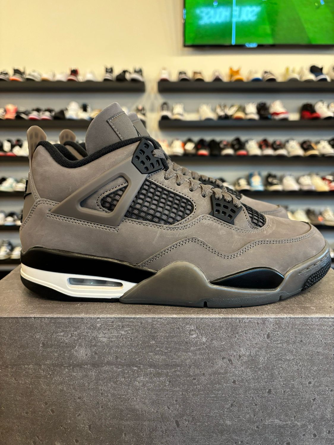 Jordan 4 Cave Stone Size 9 Pre-Owned