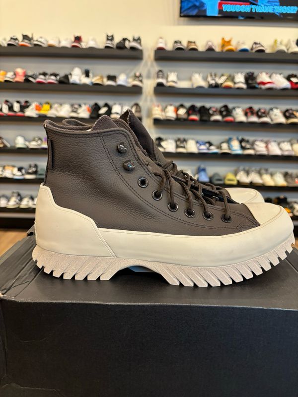 Converse Chuck Taylor Lugged Boot Size 8 Pre-Owned