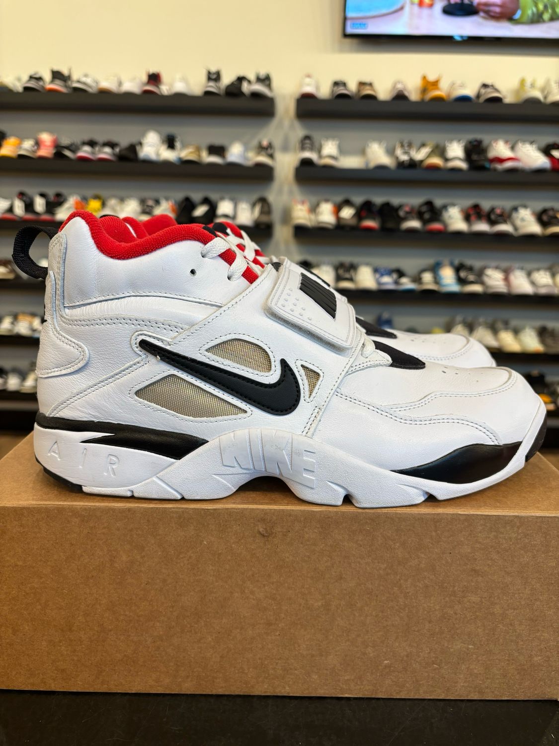 Nike Diamond Turf Protro 92 Atlanta Falcons Size 13 Pre-Owned (No Box)