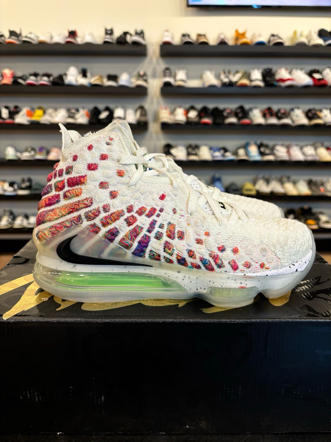 Nike Lebron 17 Air Command Force Size 6.5 (8W) Pre-Owned