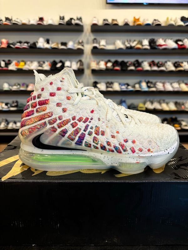 Nike Lebron 17 Air Command Force Size 6.5 (8W) Pre-Owned
