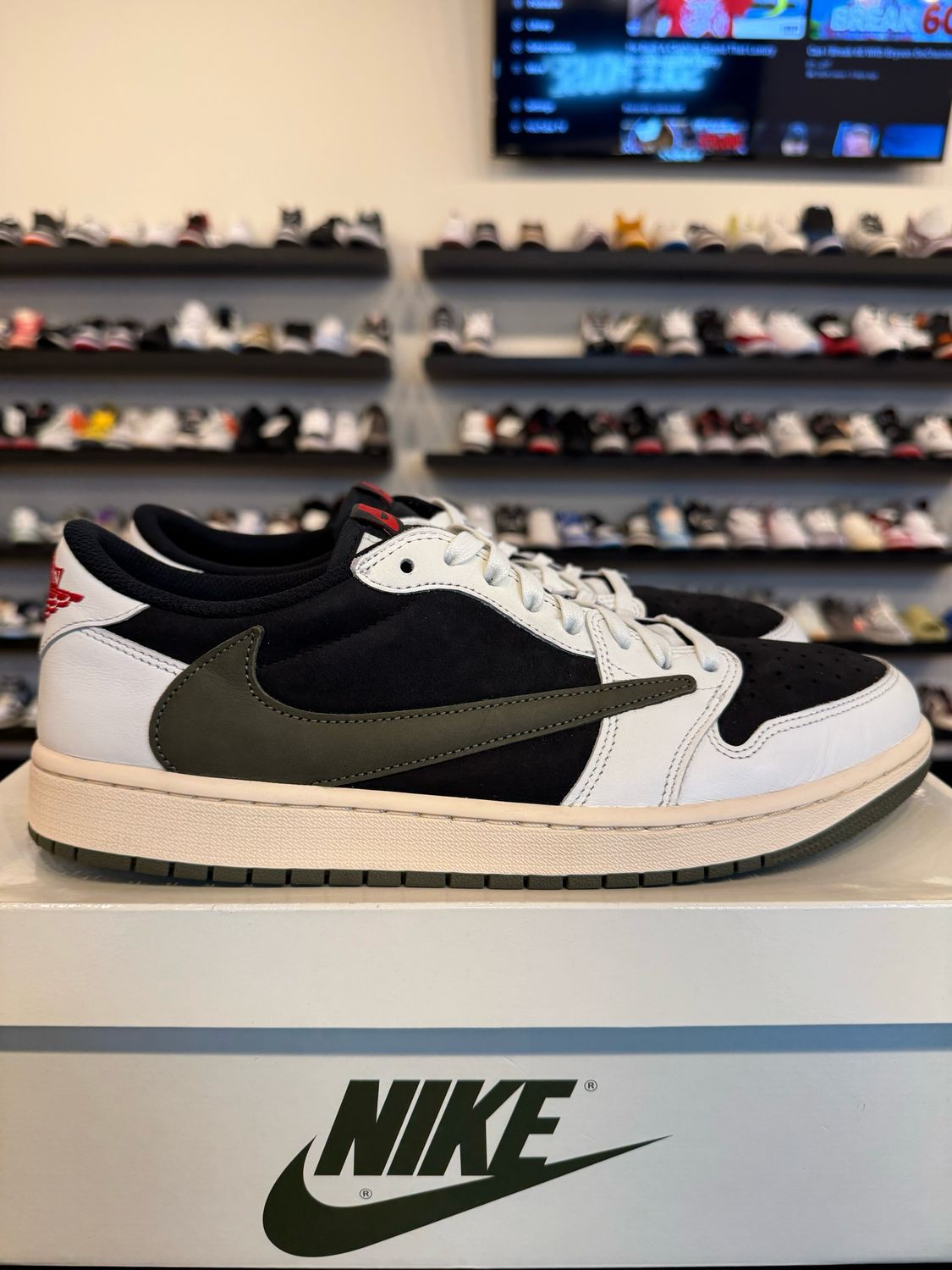 Jordan 1 Low Travis Scott Olive Size 11.5 (13W) Pre-Owned