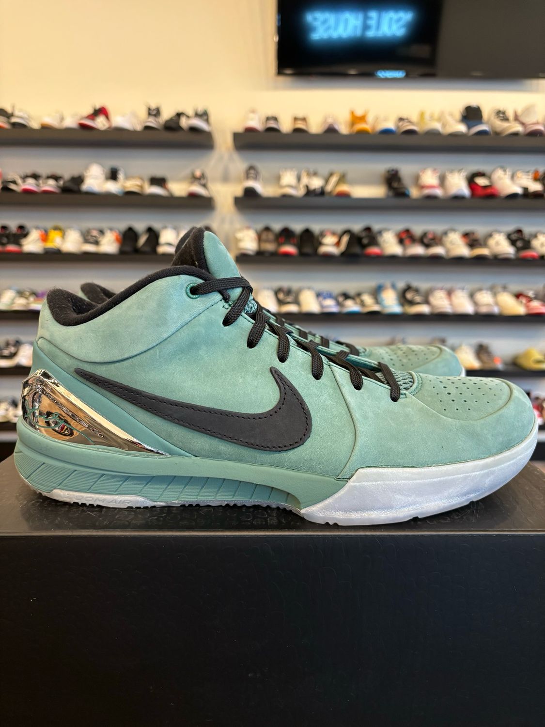 Nike Kobe 4 Protro Girl Dad Size 10.5 Pre-Owned